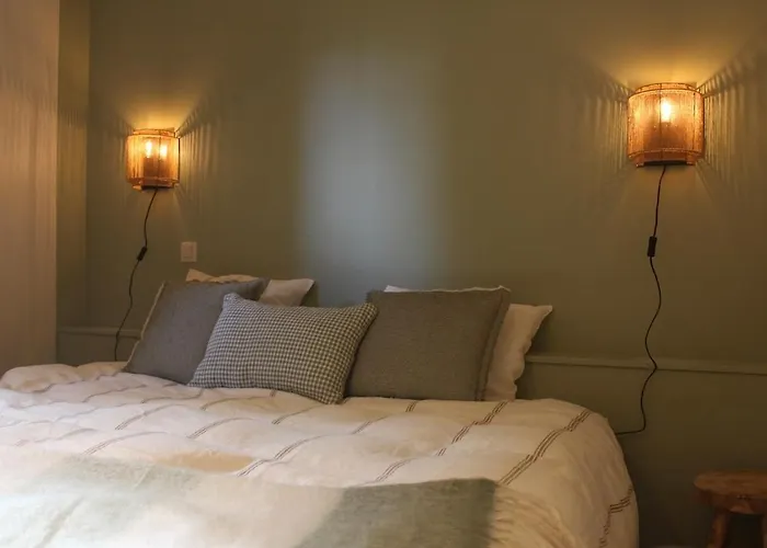 La Source De Manon - à Houyet, En Ardennes Houyet